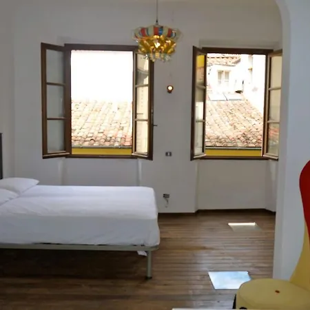 Rosso E Nero Florence