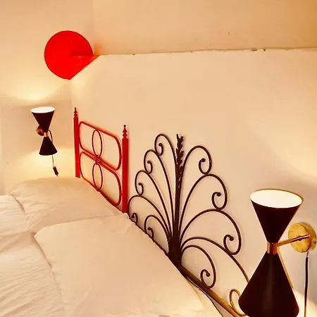 Rosso E Nero Florence